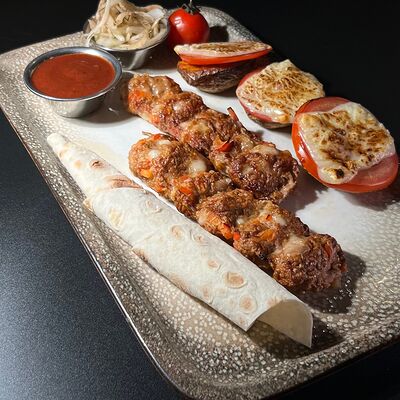 Кебаб дуэт с картофелем моцарелла в Мираж по цене 480 ₽