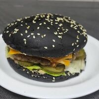 Бургер черный с говяжьей котлетой в 3Lion