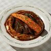 Томленая говяжья щека с картофельным пюре, мясным соусом и запеченной морковью в Bshushu по цене 1570
