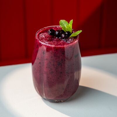 Смузи Черная смородина-мятав Метро Cafe по цене 499 ₽