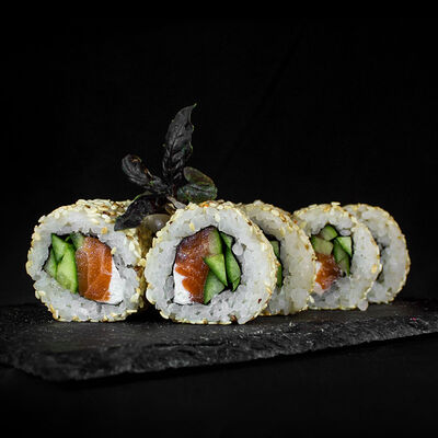 Фила кунжут ролл в SushiShop51 по цене 597 ₽
