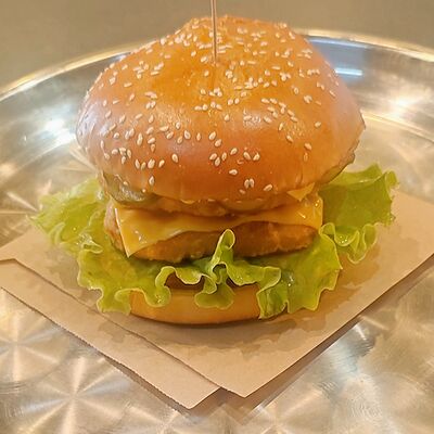 Чизбургер куриный (двойной) в ШаурХолл по цене 570 ₽