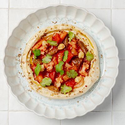 Хумус с маринованными овощами и заатар в Птичка by Novikov по цене 975 ₽
