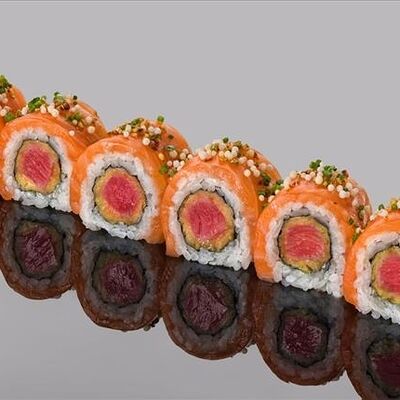 Ролл с лососем, тунцом еллоуфин, соусом васаби и луком-сибулетом в Bluefin по цене 1840 ₽