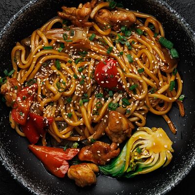 Вок с курицей в Umami Ramen Club по цене 689 ₽