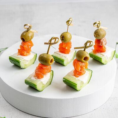 Лодочка с лососем в KanapeFest по цене 3210 ₽