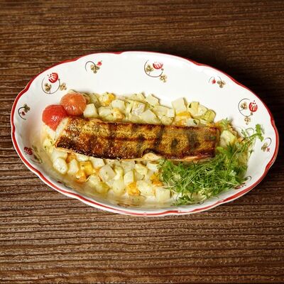 Филе волжского судака на гриле в Гусь в яблоках по цене 1100 ₽