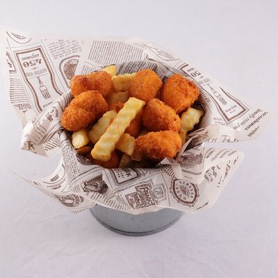 Детские наггетсы куриные с картофелем фри в Brasserie Kriek по цене 490 ₽