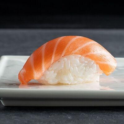 Суши традиционные Лосось в CRAZY SUSHI по цене 220 ₽