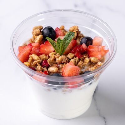 Йогурт с гранолой и ягодами в What's Cup по цене 270