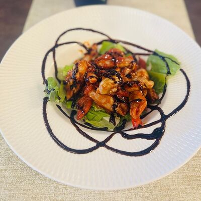 Теплый салат с курицей в Хинкальная 5+ по цене 680 ₽