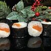 Ролл с лососем и сыром в Sushi-Shop по цене 120