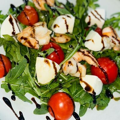 Рукола с креветками в Каролина по цене 778 ₽