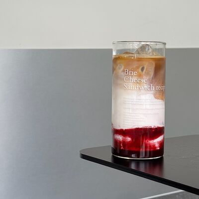 Латте смородина в Grey coffee по цене 350 ₽