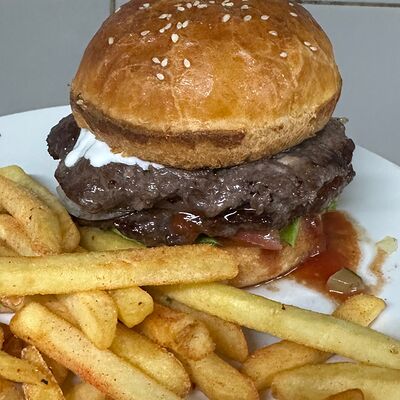 Гамбургерв Вкусно и сытно по цене 280 ₽