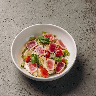 Салат Нисуаз с тунцом в Penny по цене 660 ₽