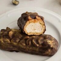 Эклер орехово-карамельный в шоколадев Север-Метрополь