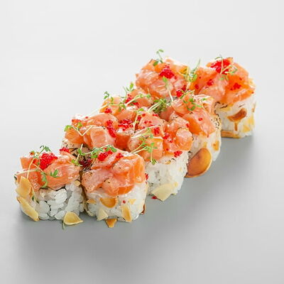 Ролл с опаленным лососем и миндалем в Рисоварка SUSHI PREMIUM по цене 987 ₽