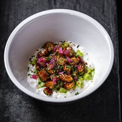 Тартар из копченого угря со страчателлой в Техникум по цене 790 ₽