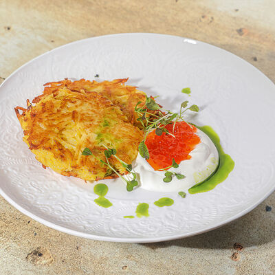 Драники картофельные со сметаной и красной икрой в Ива по цене 885 ₽