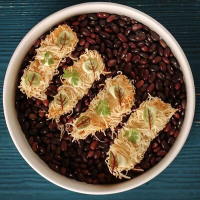 Креветки в тесте катаифи в Rozas bar по цене 770 ₽