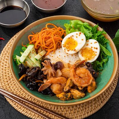 С морепродуктами в YUKI food по цене 1430 ₽