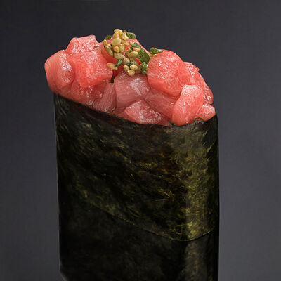 Суши тартар о-торо с луком-сибулет в Bluefin по цене 1150 ₽