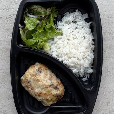 Минтай, запеченный с грибами, и рис в Еду домой по цене 360 ₽