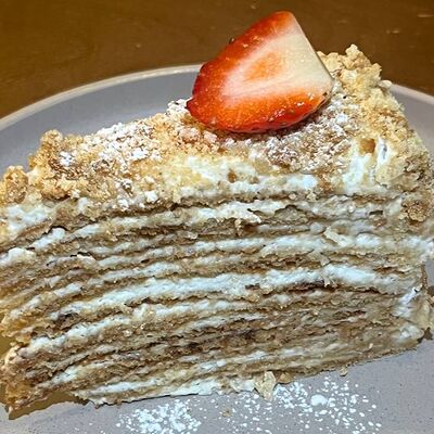 Медовик в Брускетта по цене 420 ₽