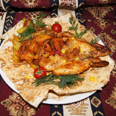 Домашняя Тапака из курицы с картофелем в Пловия по цене 600