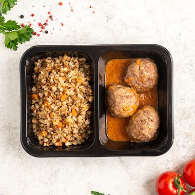 Замороженные тефтели говяжьи в томатном соусе с гречкой, луком и морковью в Ice по цене 264 ₽