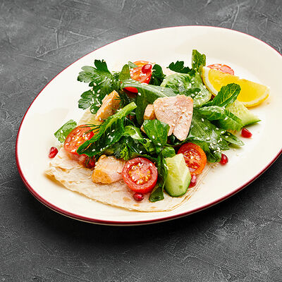 Салат с лососем на лаваше в Гранат по цене 590