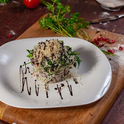 Салат Телятина с грибами в Кристалл палас по цене 390