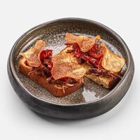 Бриошь с томленой говядиной в Сахар