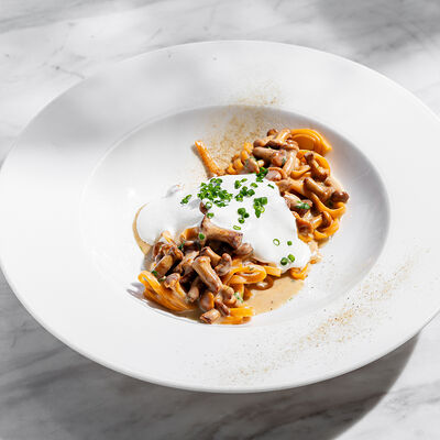 Тальолини с лисичками и пармезаном в Mushrooms по цене 1300 ₽