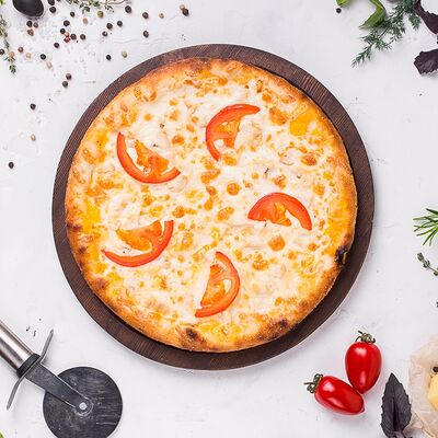Сырный цыпленок 23 см в Pizza Sun по цене 549 ₽