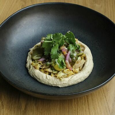 Хумус с цыпленком в Yasha Gourmet по цене 690 ₽