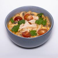 Том ям с курицей в Пара палок