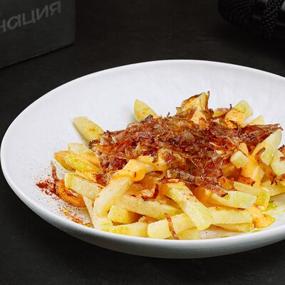 Картофель фри с острым сыром и жареным беконом в Интонация по цене 740 ₽