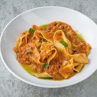 Паппарделле болоньезе в Rombus cafe