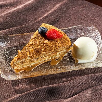 Медовик в База по цене 720 ₽