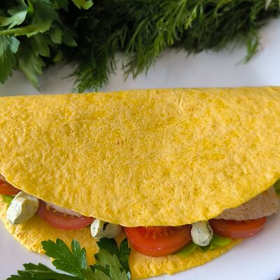 Тортилья с курочкой гриль и сливочным песто в BREADFOX по цене 390 ₽
