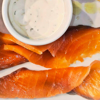 Лосось и крем-чиз без глазуньи/омлета в Панеттоле по цене 370 ₽