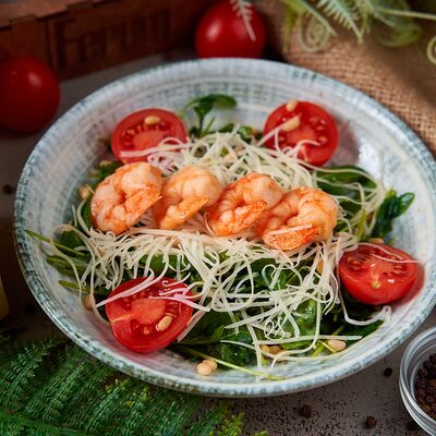 Салат Рокет с тигровыми креветками в Рестобар Ферум по цене 420