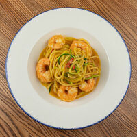 Спагетти с биском, тигровыми креветками и цукини в Прошуттерия