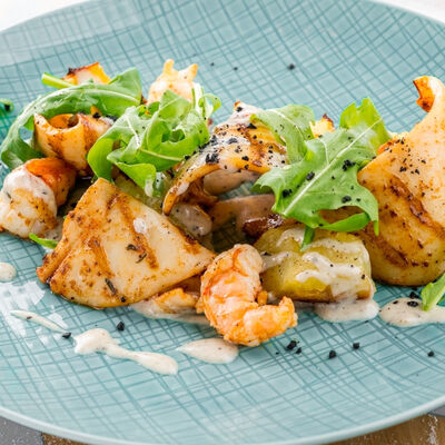 Командорский кальмар гриль с креветками и трюфельный соусомв Черетто море по цене 1270 ₽