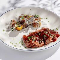 Фланк-Стейк Су-Вид с молодым картофелем в трюфельном соусе в Vinch