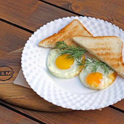 Яичница-глазунья в Food & Mood по цене 260 ₽