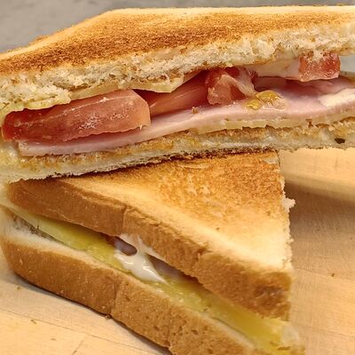 Сэндвич в Do.bro coffee по цене 130 ₽