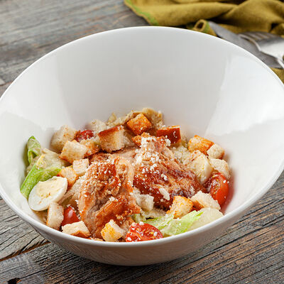 Цезарь с курицей в Трапезная по цене 630 ₽